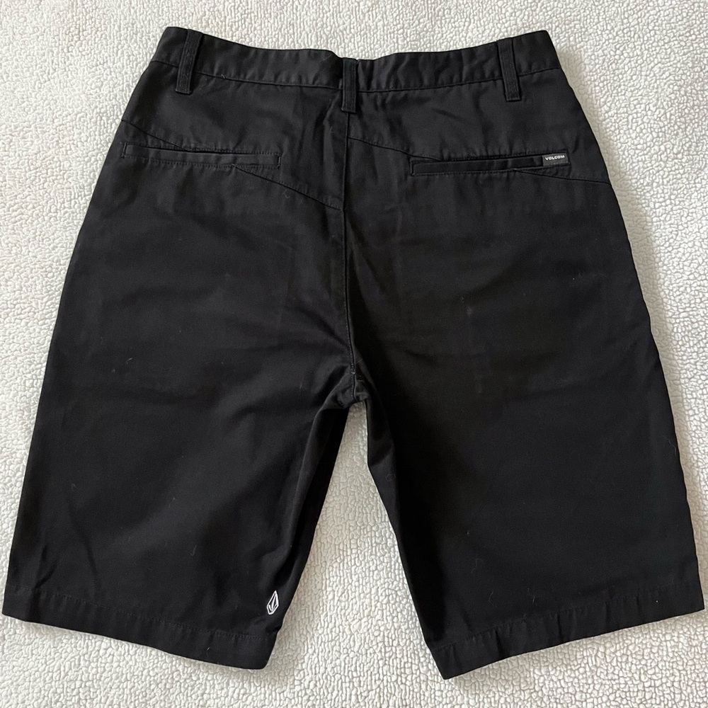 Volcom Men's Black Shorts, Size 32 - Picture 6 of 8